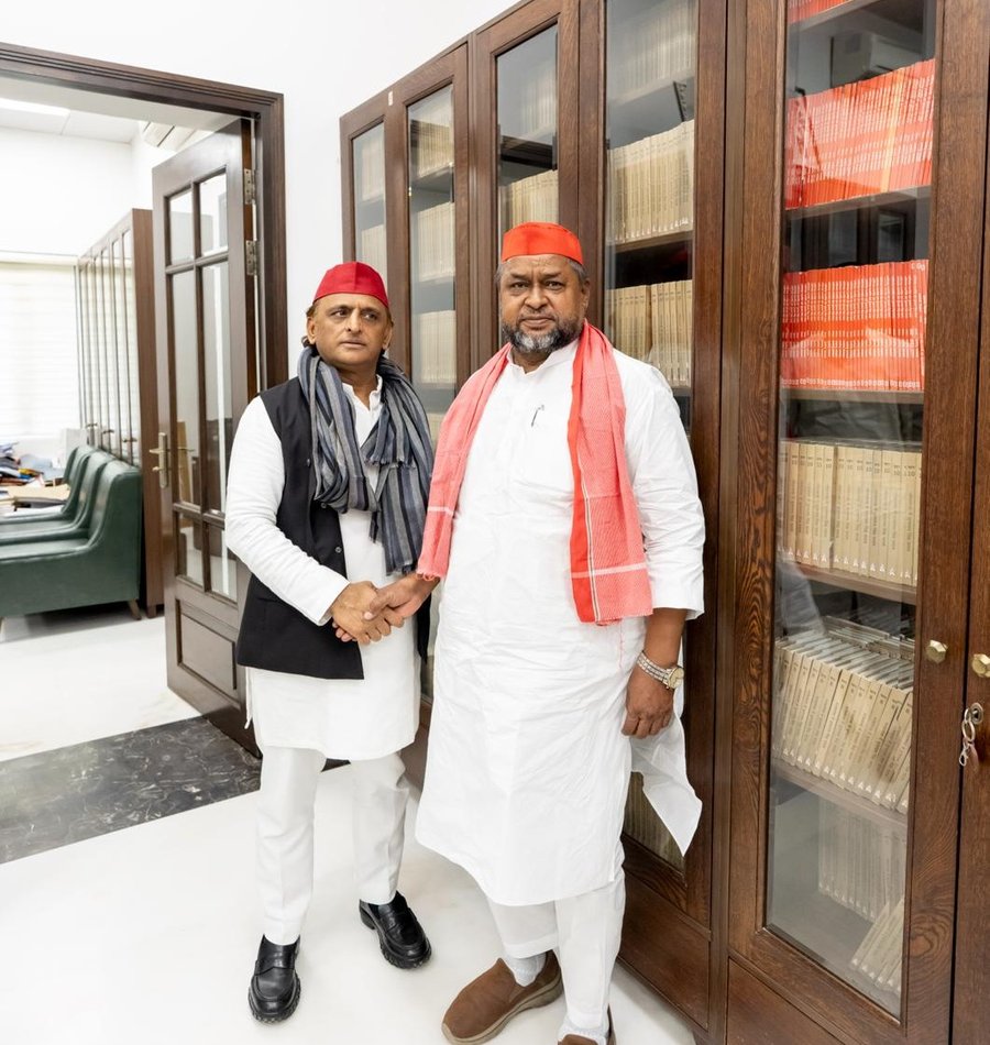 Akhilesh Yadav with Rafeeq Ansari